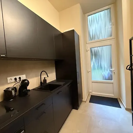 Modern Flat With High Ceilings By The Danube For 2 *