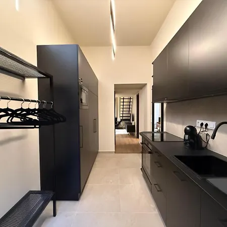 Modern Flat With High Ceilings By The Danube For 2 *