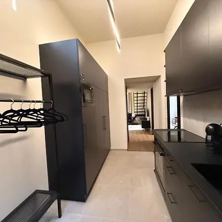 Modern Flat With High Ceilings By The Danube For 2 *