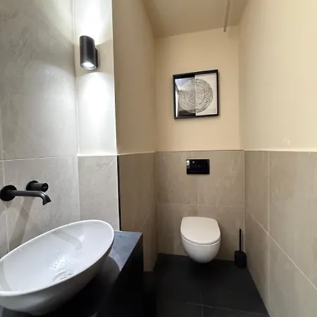 Modern Flat With High Ceilings By The Danube For 2 * Budapest